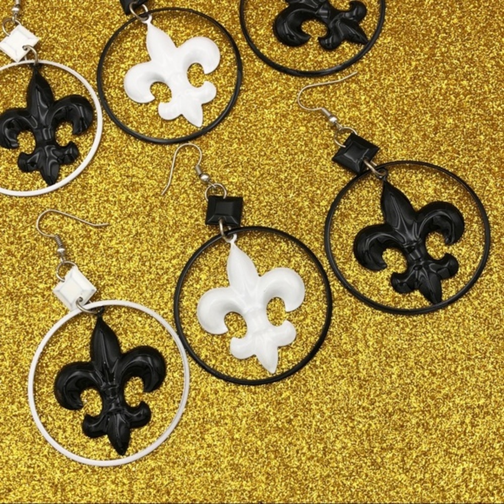🌼 Fleur De Lis Symbol Long Statement Dangle Painted Black White Earrings